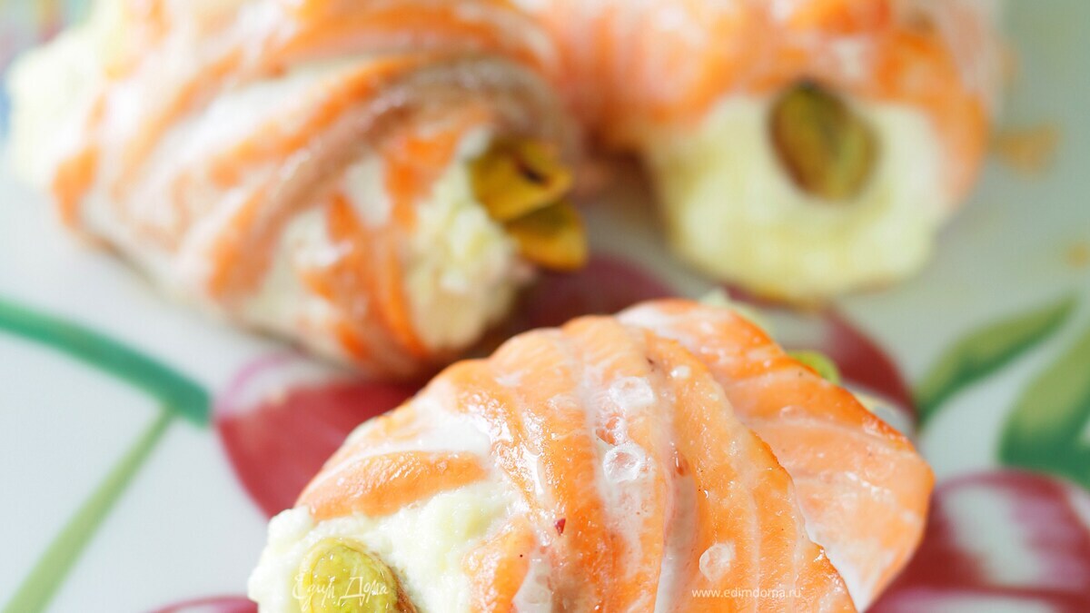 Семга, запеченная с творогом