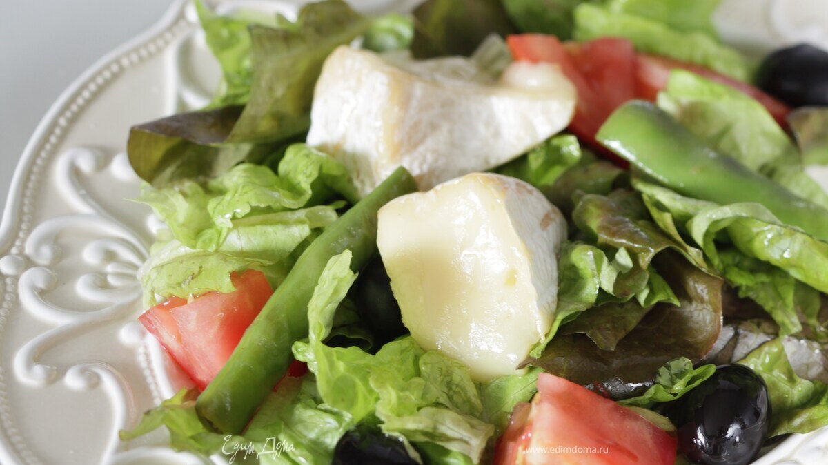 Салат с теплым сыром