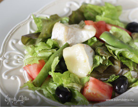 Салат с теплым сыром