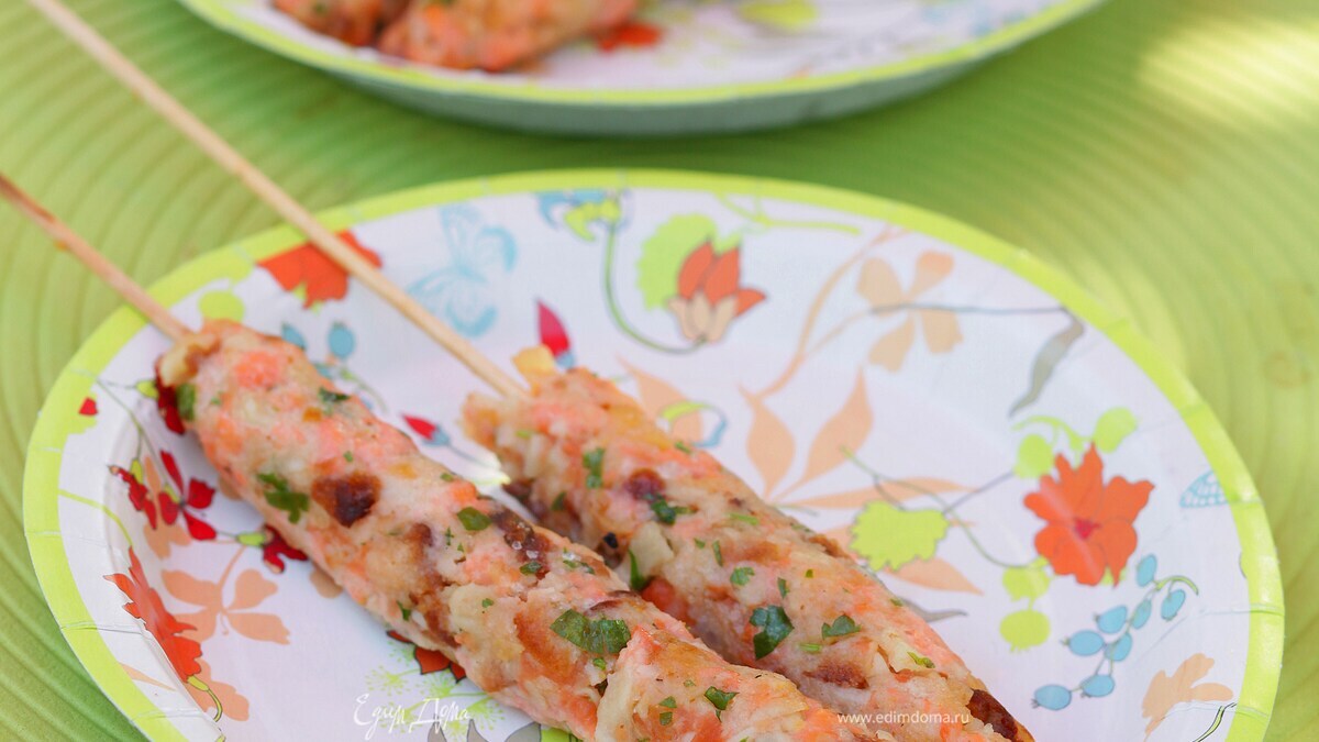 Рубленая семга на шпажках