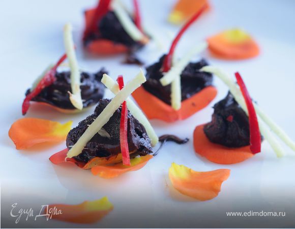 Шоколад с имбирем на розовых лепестках Шоколад с имбирем на розовых лепестках