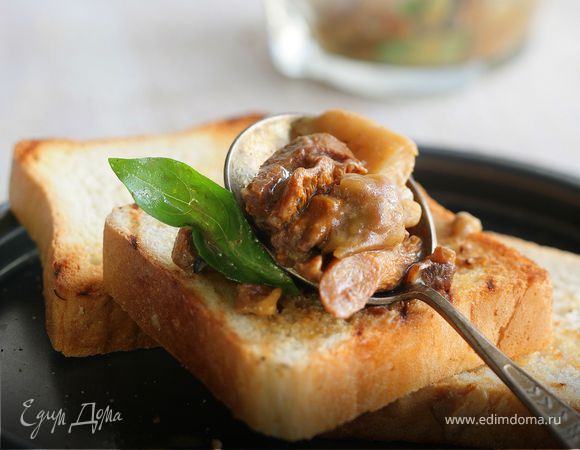 Тосты с грибным соусом