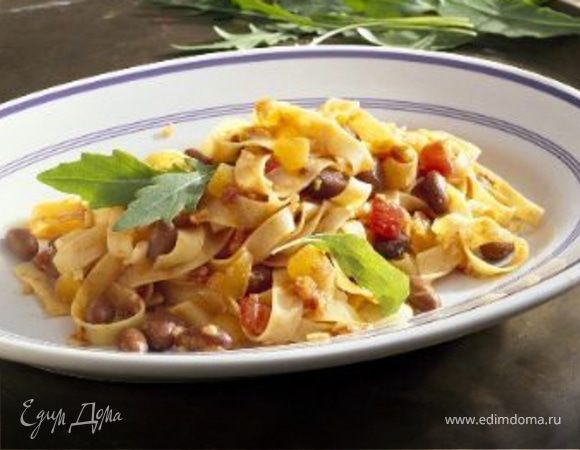 Ленточные макароны с мясным соусом и фасолью