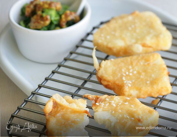 Жареный сулугуни в пивном кляре с кунжутом