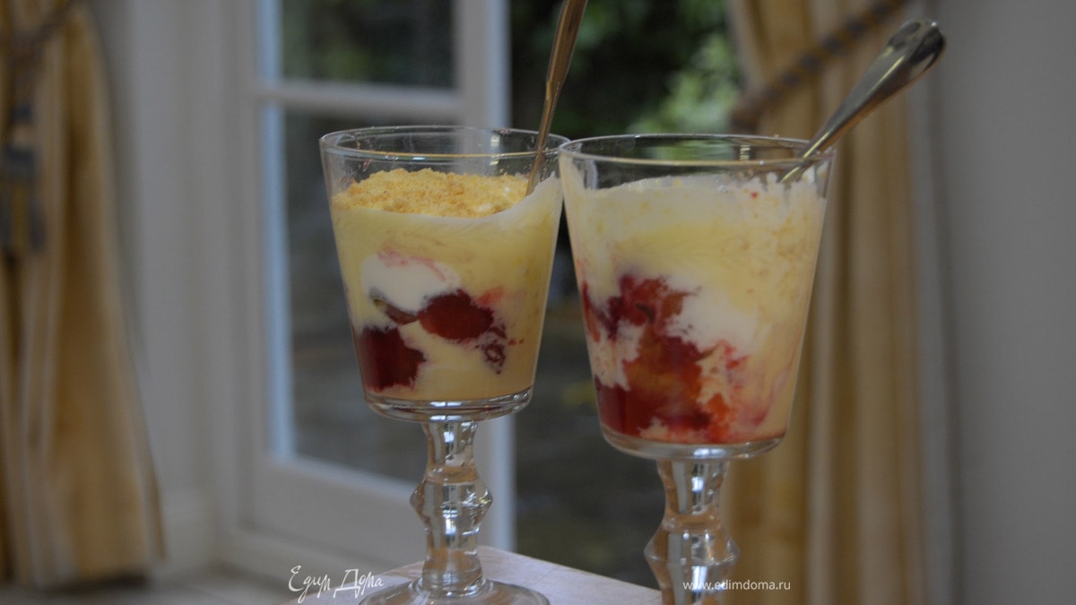 Сливы в вине со сливочным соусом