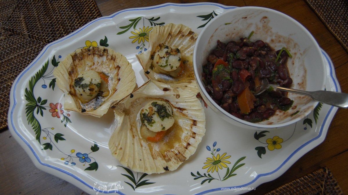 Морские гребешки с фасолью