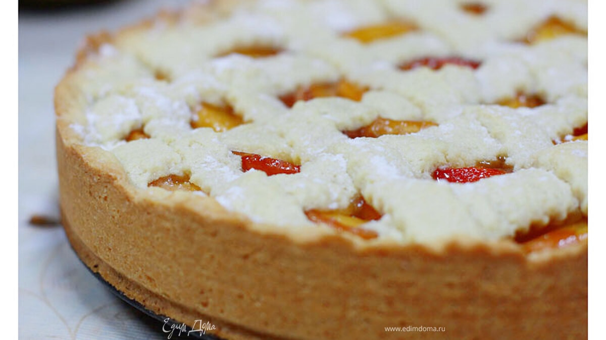 Пирог с персиками и творогом