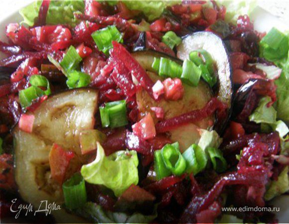 Салат свекольный с жареным баклажаном