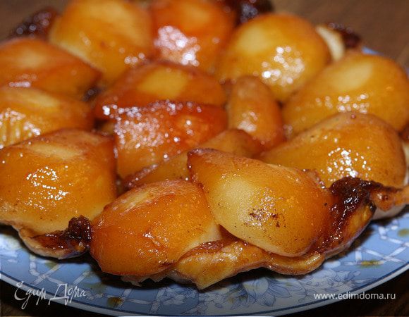 Пирог с карамелизированными грушами