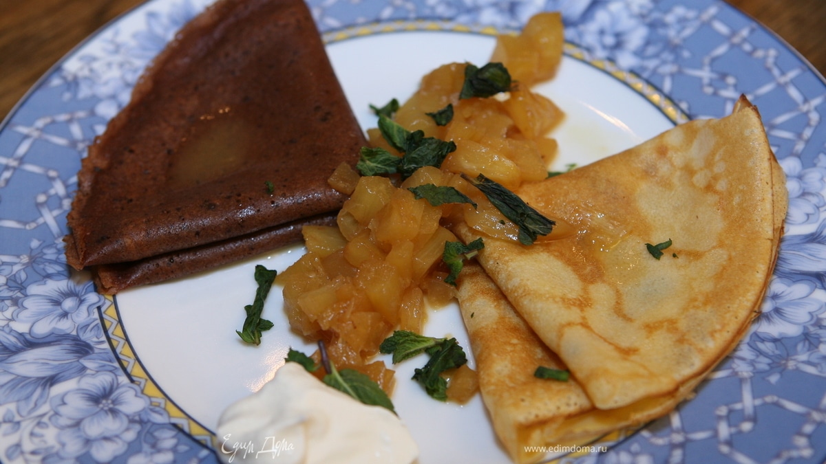 Блины с ананасовым соусом