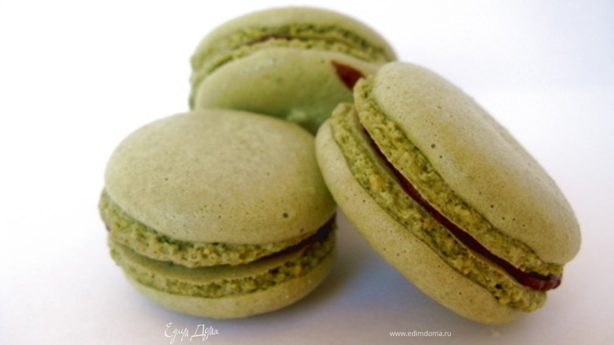 Макаруны с чаем матча и шоколадным кремом