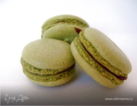 Макаруны с чаем матча и шоколадным кремом