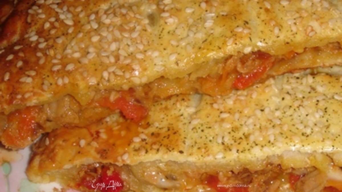Пирог с тунцом и овощами из слоёного теста
