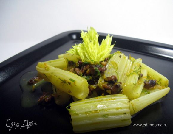 СЕЛЬДЕРЕЙ С ГРЕЦКИМИ ОРЕХАМИ СЕЛЬДЕРЕЙ С ГРЕЦКИМИ ОРЕХАМИ