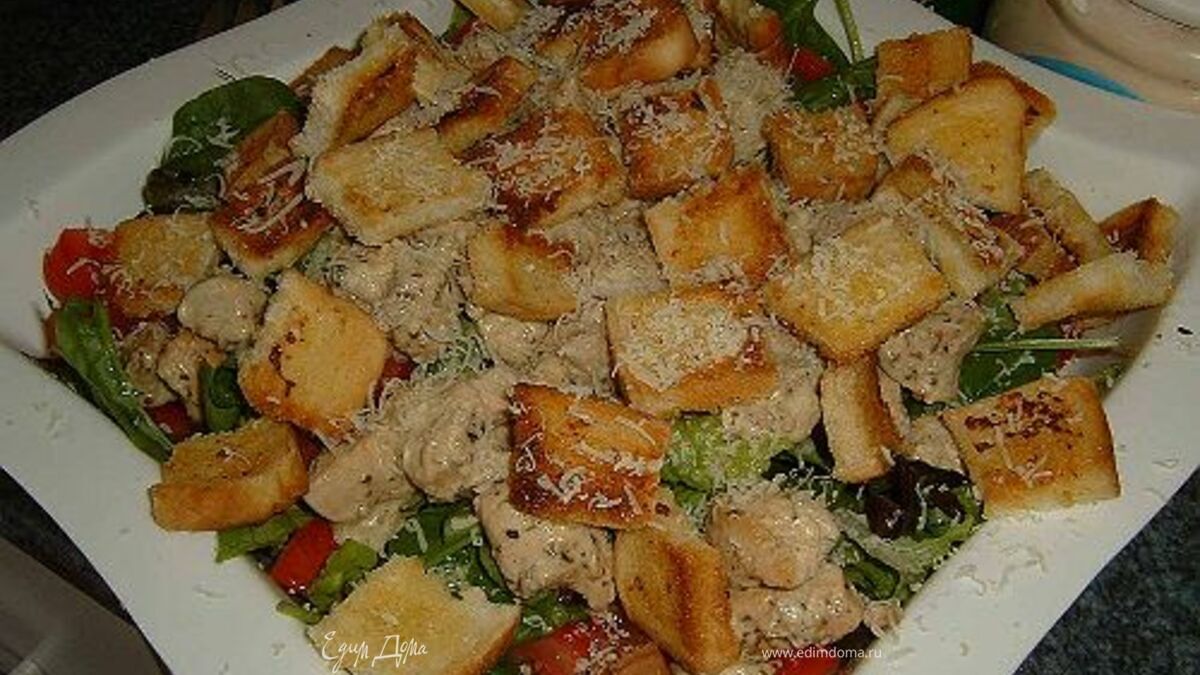 Салат Цезарь с курицей