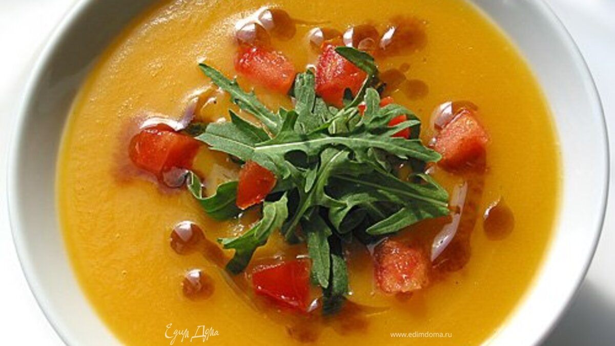 Тыквенный суп с помидорами и чесноком