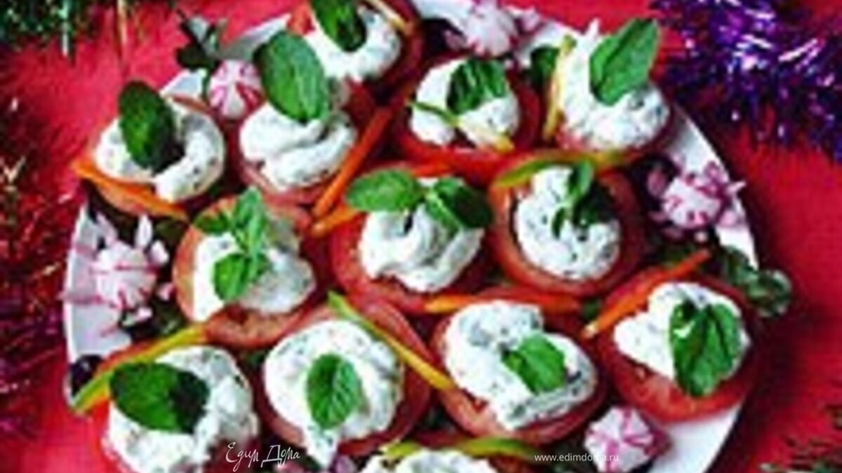 Помидоры с фетой и сладким перцем