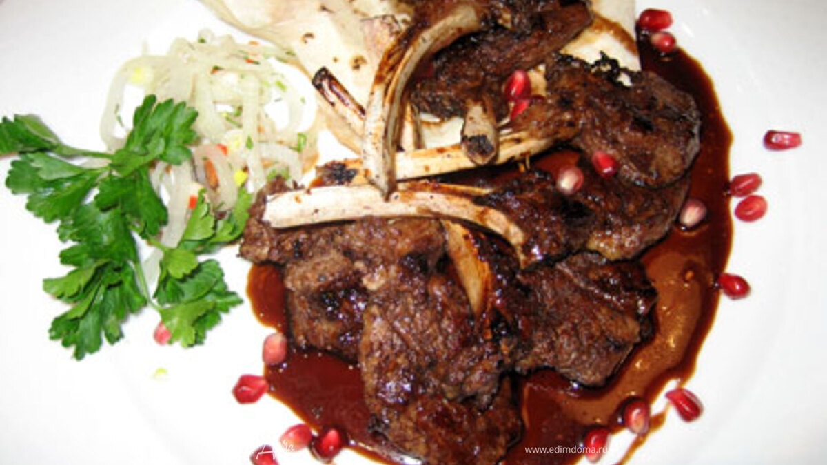 Каре ягненка с овощами.