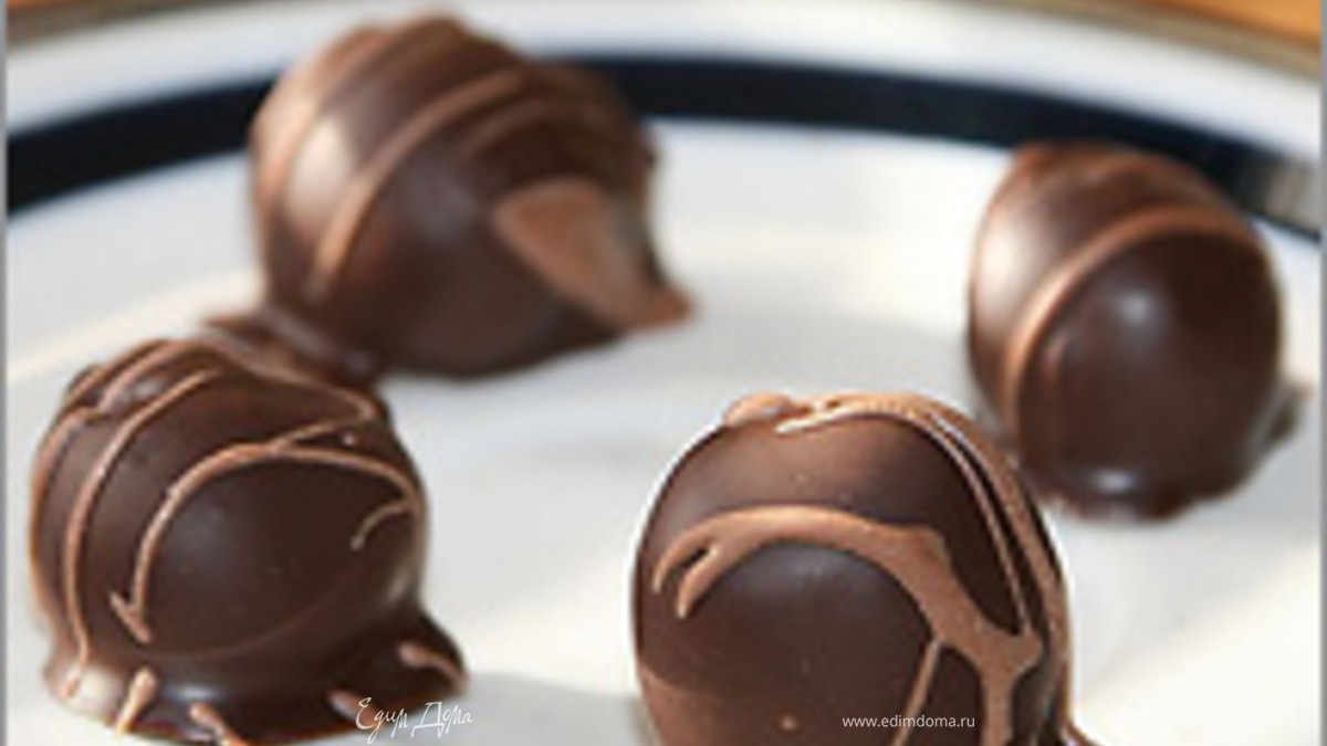 Шоколадное фондю с фруктовыми шашлыками