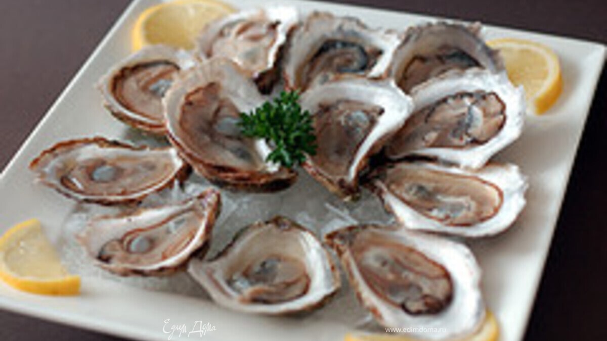 Устрицы с лимонным соком