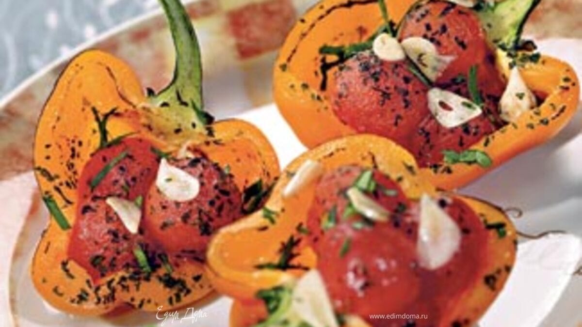 Запеченные перцы с помидорами черри