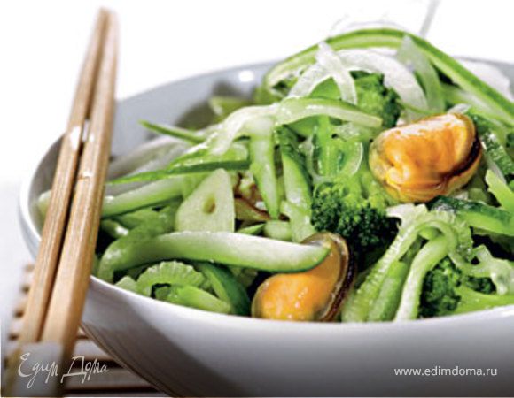 Зеленый салат с мидиями Зеленый салат с мидиями