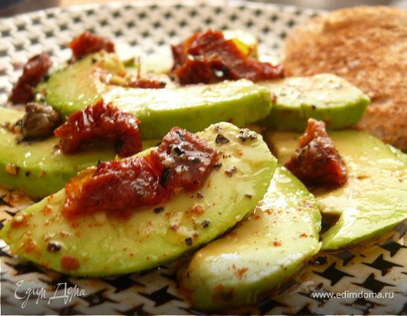 Карпаччо из авокадо с лимонным дрессингом