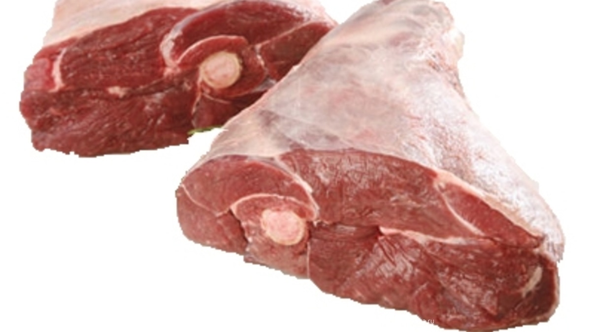 Нога ягненка с соусом из голубого сыра