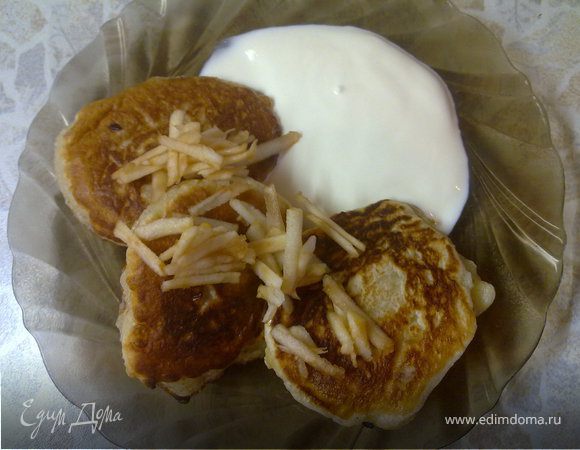 Оладьи с яблоками и кунжутом