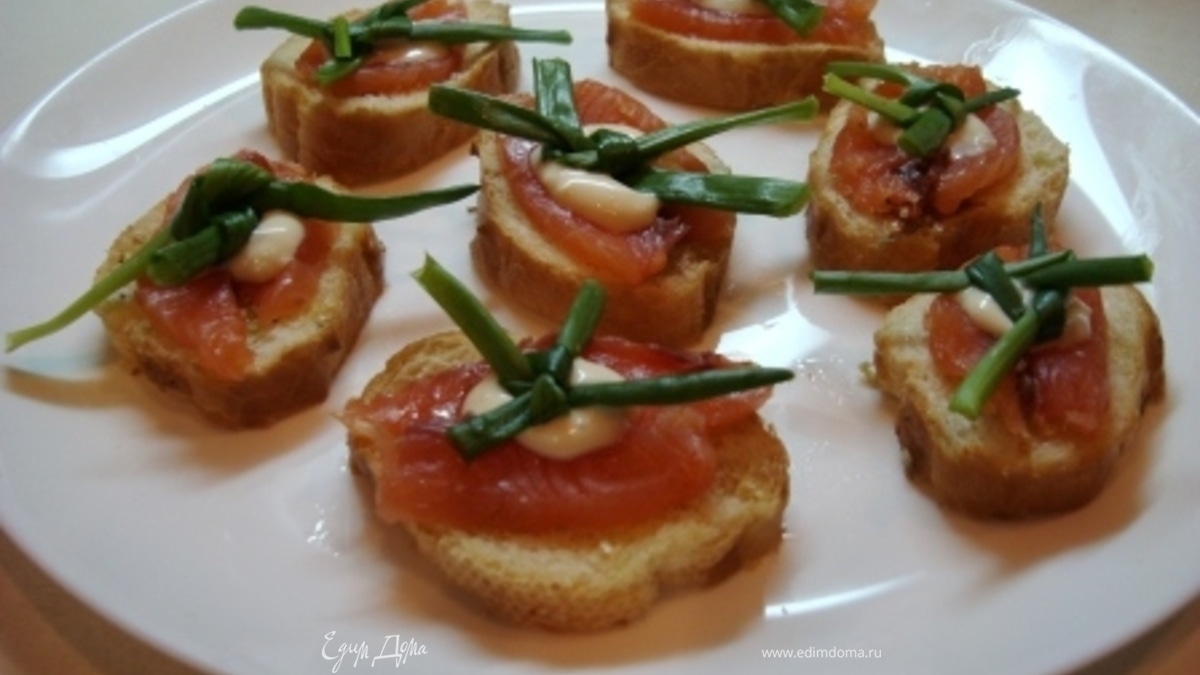 Пикантные гренки с сёмгой