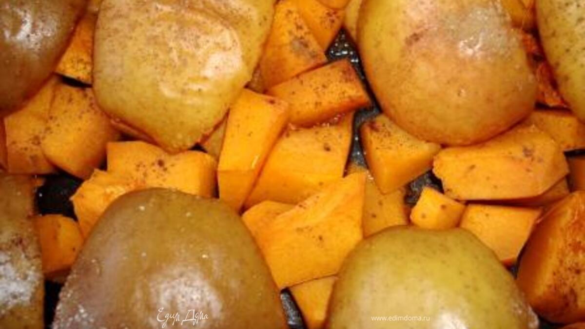 Тыква с яблоками в духовке
