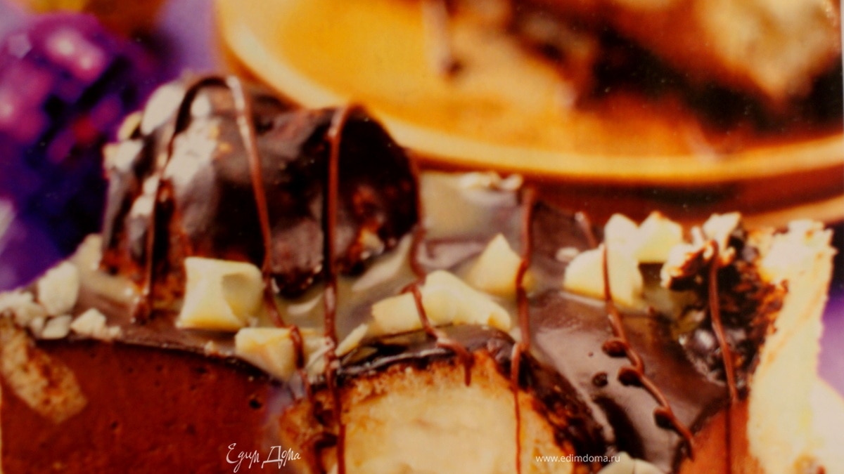 Шоколадный торт с эклерами