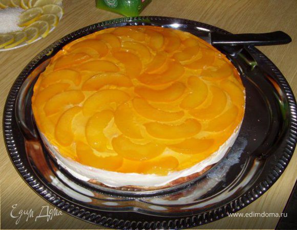 Торт творожный с персиками