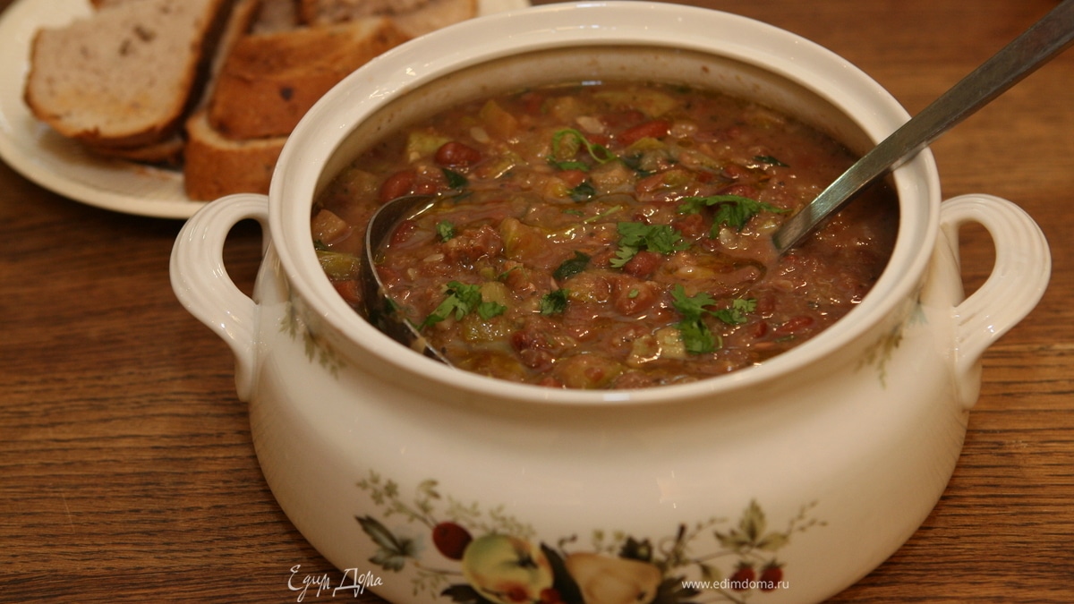 Суп из фасоли с кабачками
