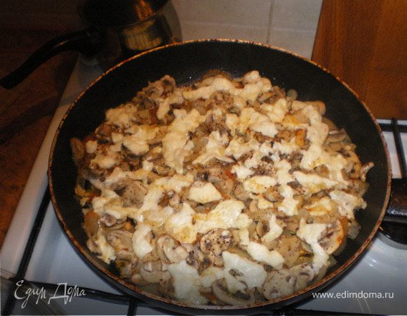 Мидии, запеченные под овощами