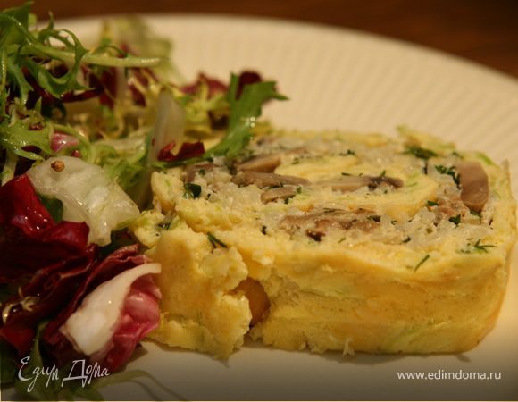 Рулет с цукини, фаршированный рисом и грибами