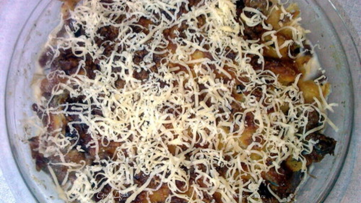 Язык с грибами в сливках.