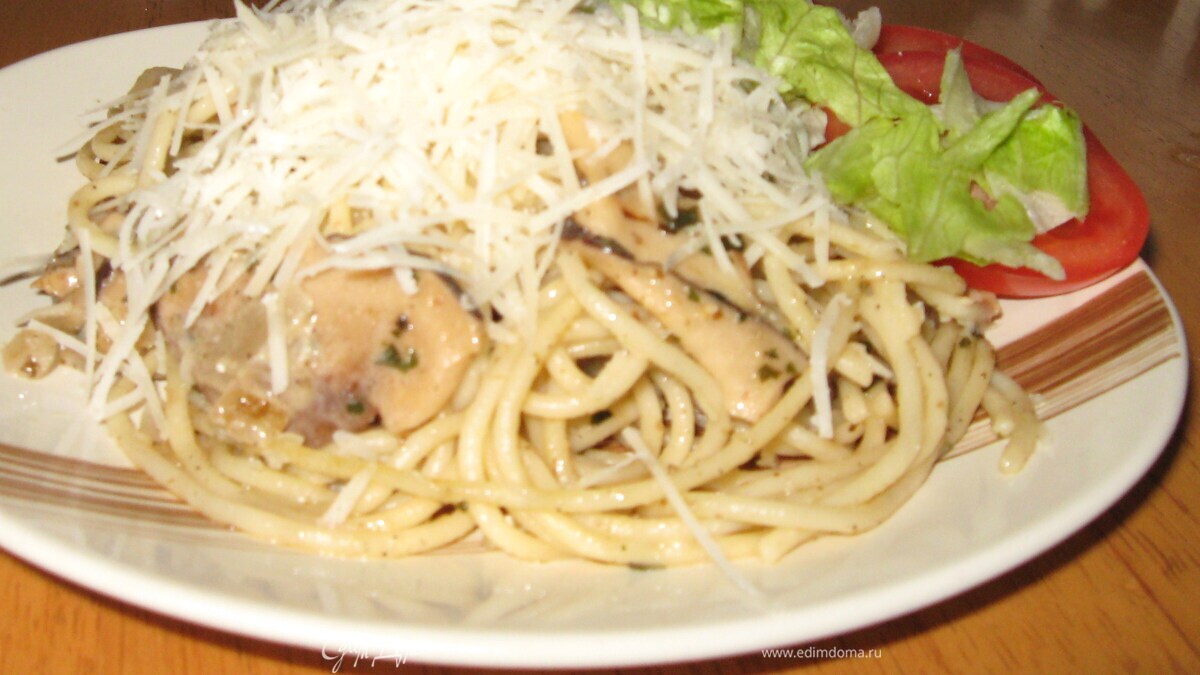 Грин песто паста с грибами и пармезаном