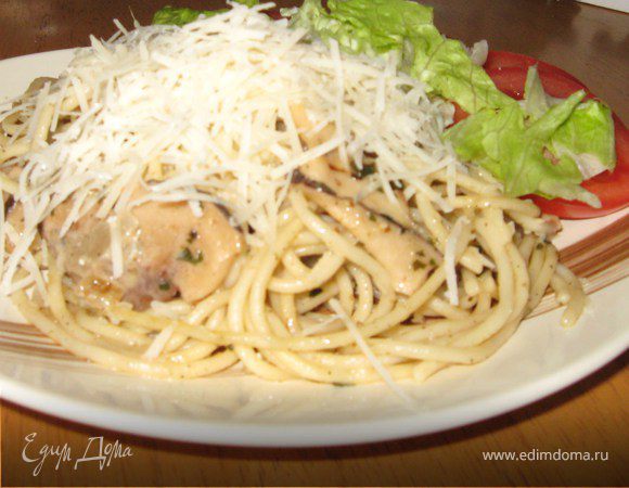 Грин песто паста с грибами и пармезаном Грин песто паста с грибами и пармезаном