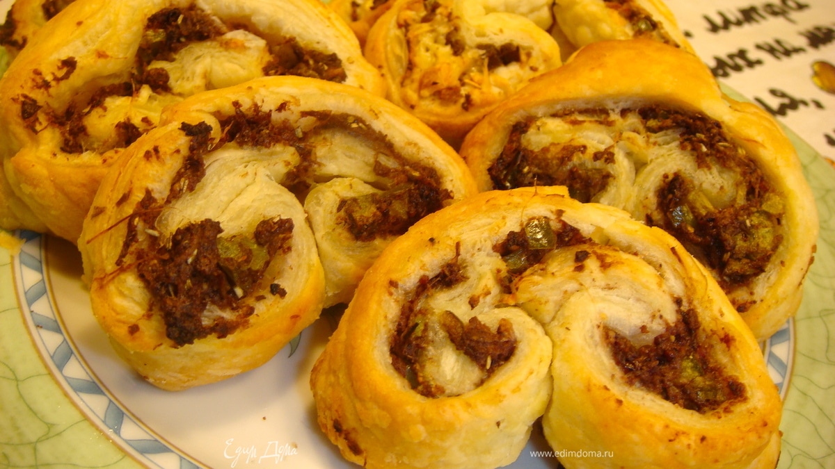 Пирожки с маслинами и розмарином