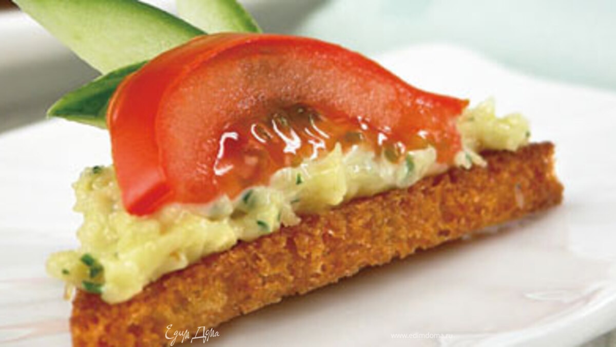 Канапе с сыром и помидорами