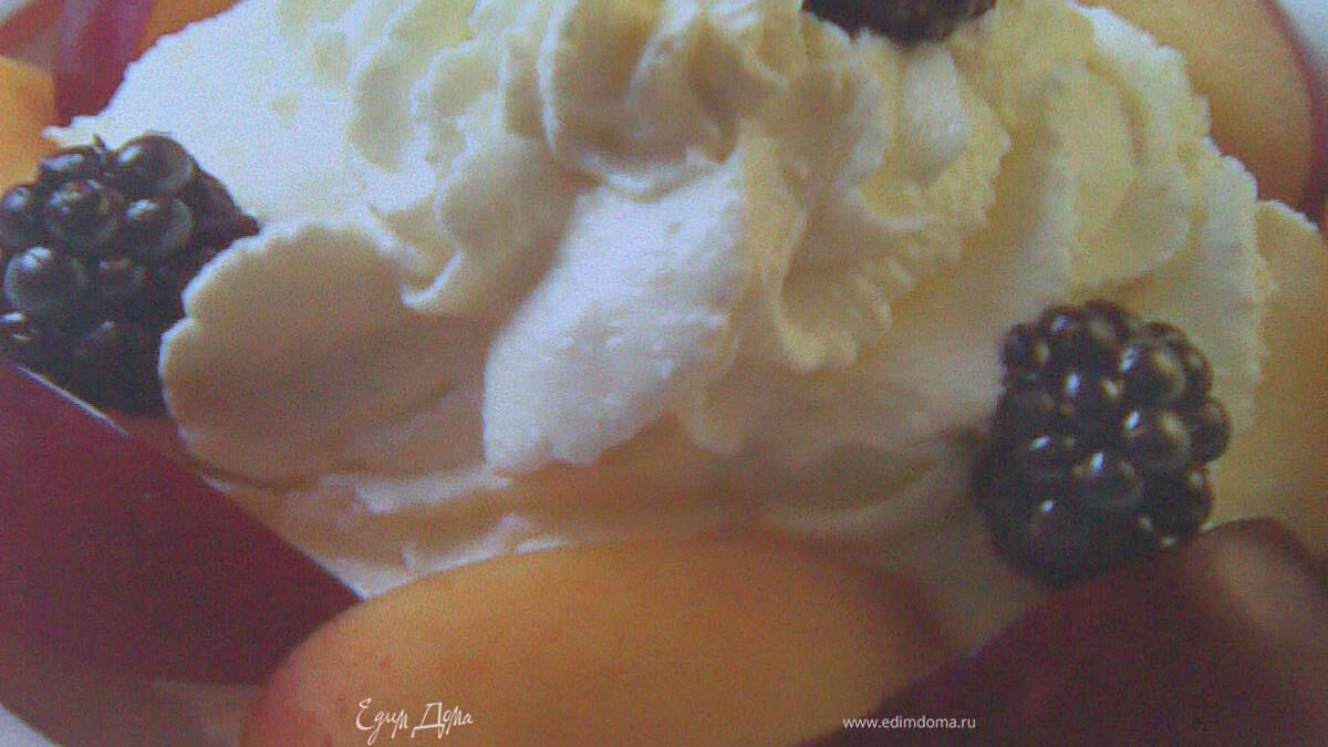 Салат фруктовый с творогом