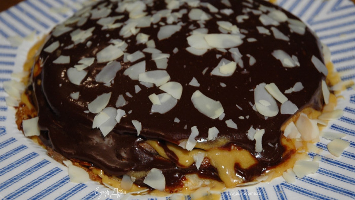 Блинный торт с карамельной глазурью