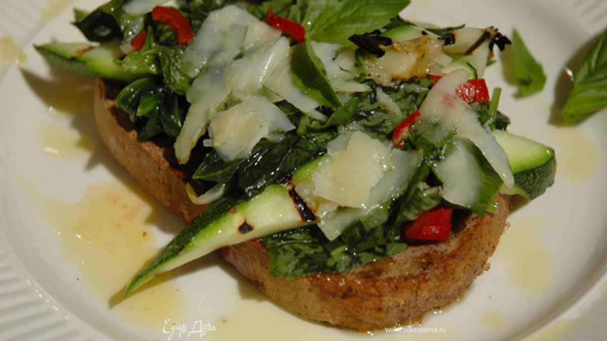 Брускетта из цукини со шпинатом