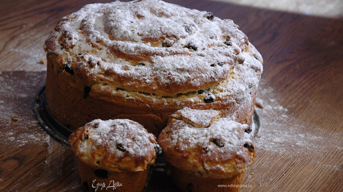 Кулич с миндалем и изюмом