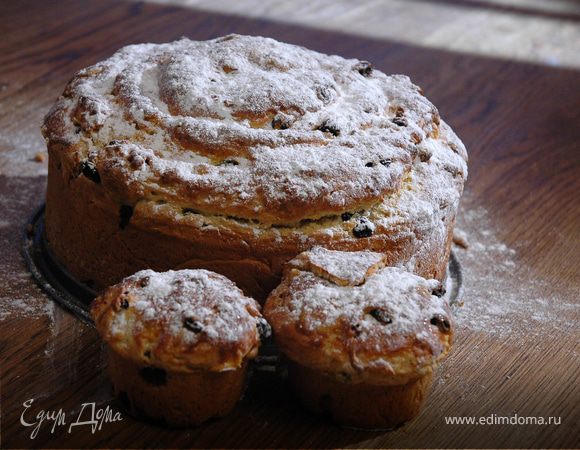 Кулич с миндалем и изюмом Кулич с миндалем и изюмом