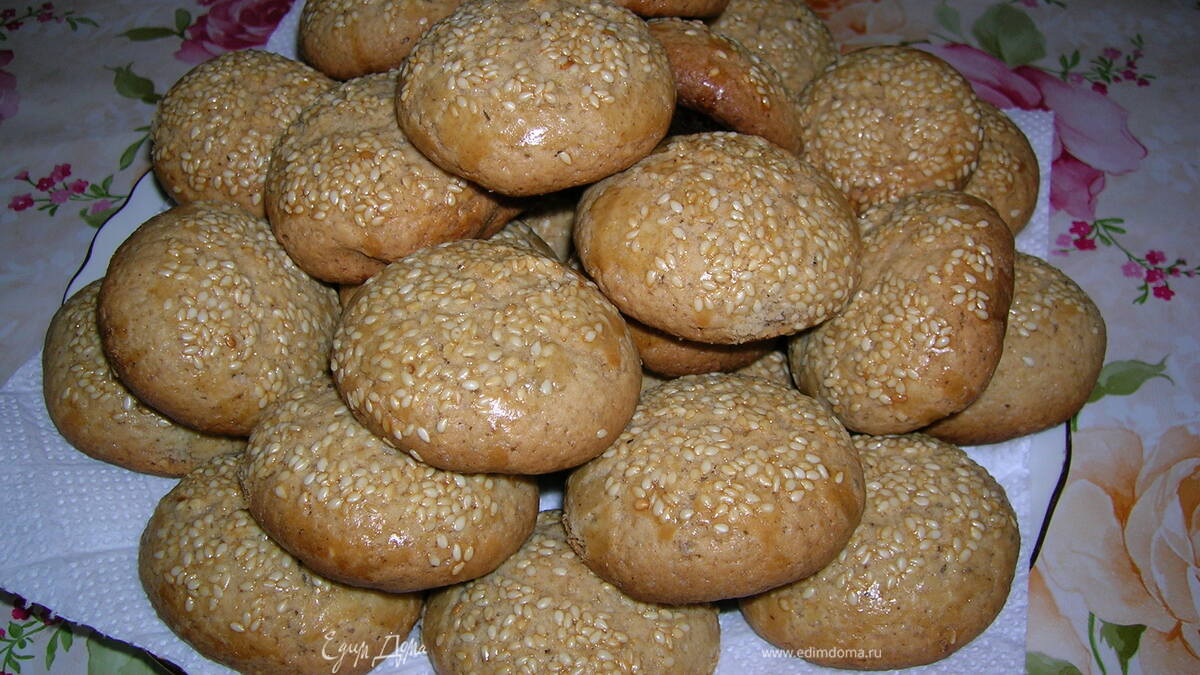 Ореховое печенье с кунжутной посыпкой