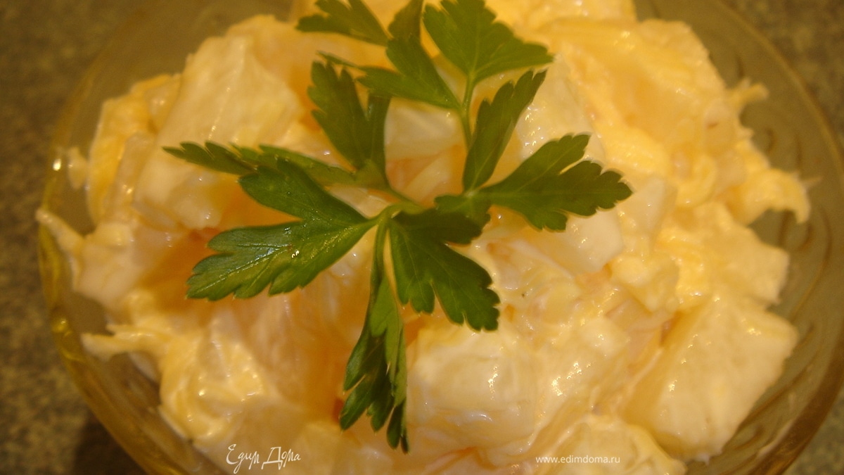 Салат из ананаса с сыром