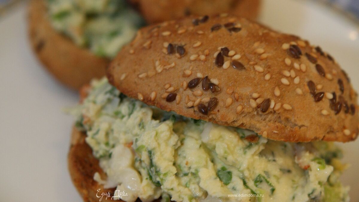 Бутерброд с раками и маскарпоне