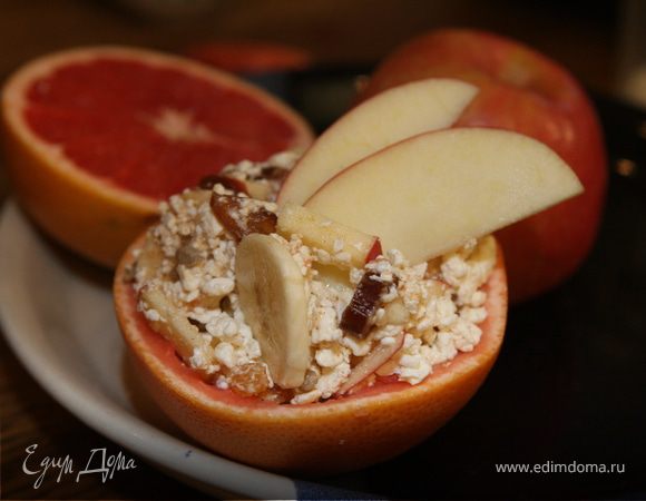 Творожный завтрак с яблоком, бананом и  сухофруктами